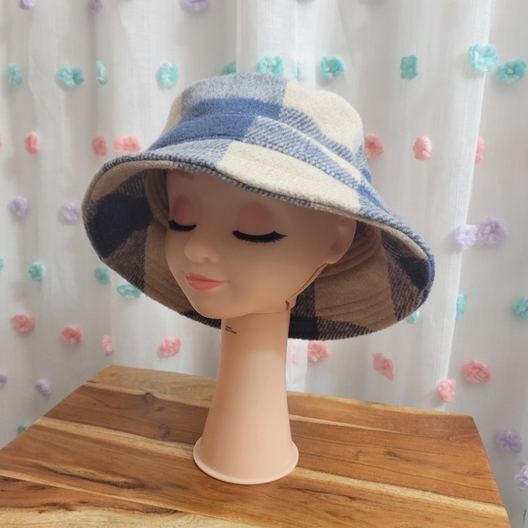 American Eagle Outfitters Plaid Bucket Hat (NWOT)